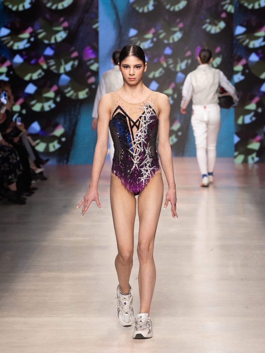 Первый день Московской недели моды: автогонки, королевский Версаль и русское приданое