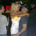Сосок Памэлы Андерсон (Pamela Anderson) сделает вас известным